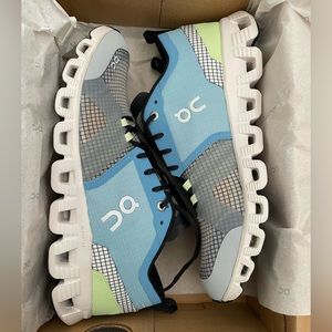 On running cloud x shift 8.5 Niagara White